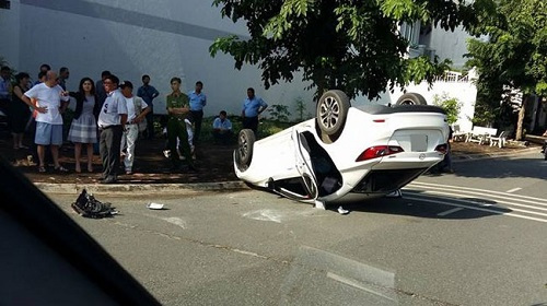 Tai nạn giữa Mazda 3 và Toyota tại Dĩ An Tai nạn giữa Mazda 3 và Toyota tại Dĩ An