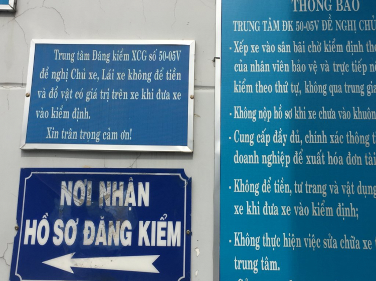 Đi đăng kiểm xe tại 50-05V Tân Sơn Nhất.