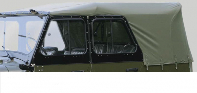 UAZ cắt điều hoà, mâm đúc để hạ giá xe tại Việt Nam