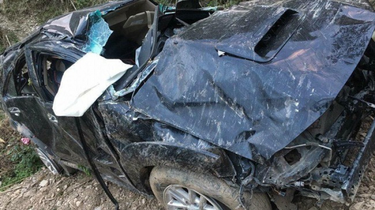 Toyota Fortuner lao xuống vực tại Hà Giang