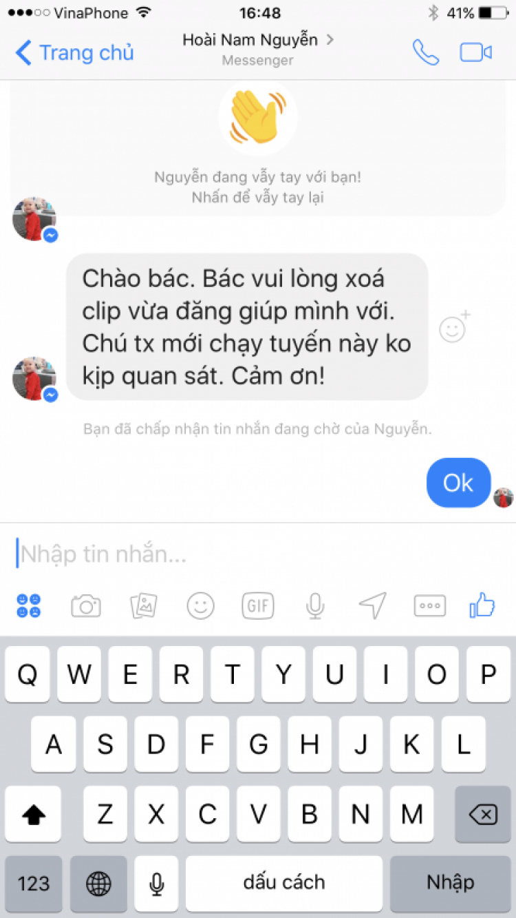 Xe buýt chạy ẩu vào làn xe con trên cầu Sài Gòn Xe buýt chạy ẩu vào làn xe con trên cầu Sài Gòn