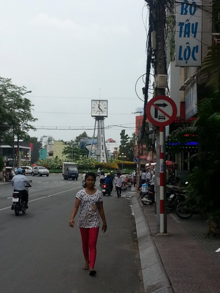 Cảnh báo rẻ phải từ Nguyễn Bỉnh Khiêm vào Hoàng Sa ( gần vong xoay ĐBP ) Cảnh báo rẻ phải từ Nguyễn Bỉnh Khiêm vào Hoàng Sa ( gần vong xoay ĐBP )