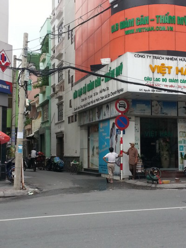 Cảnh báo rẻ phải từ Nguyễn Bỉnh Khiêm vào Hoàng Sa ( gần vong xoay ĐBP ) Cảnh báo rẻ phải từ Nguyễn Bỉnh Khiêm vào Hoàng Sa ( gần vong xoay ĐBP )