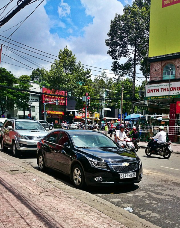 Em cần thuê 10 chiếc cruze từ 8h sáng đến 1h trưa,có tài,đường đi dưới 15km