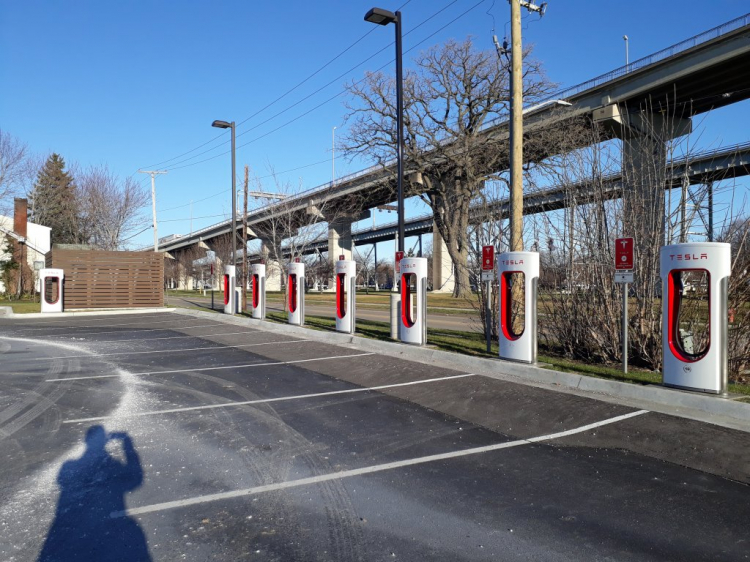 Tesla sắp ra mắt xe bán tải chạy hoàn toàn bằng điện ? Tesla sắp ra mắt xe bán tải chạy hoàn toàn bằng điện ?