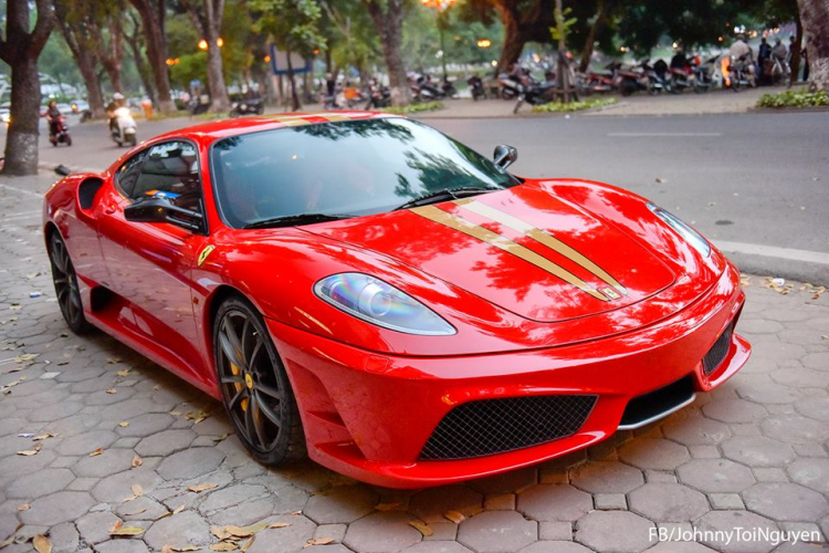 Siêu xe Ferrari F430 Scuderia xuất hiện trên đường phố Hà Nội