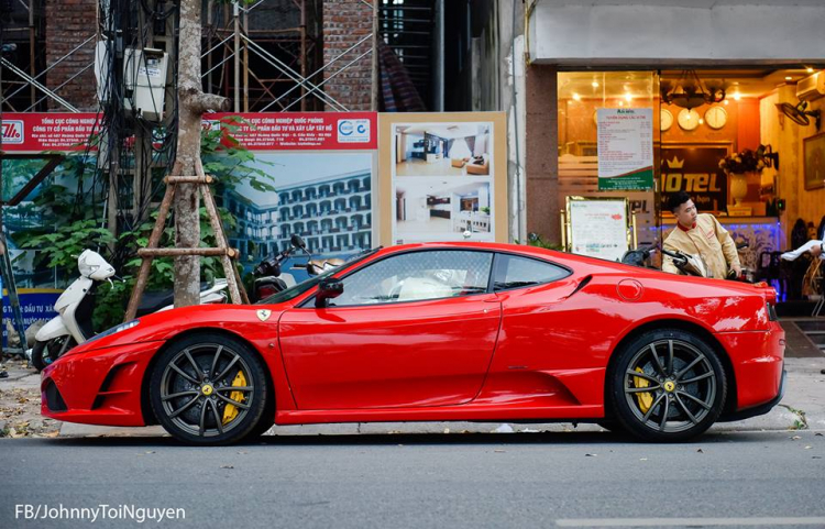 Siêu xe Ferrari F430 Scuderia xuất hiện trên đường phố Hà Nội