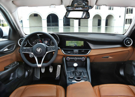 Alfa_Romeo-Giulia-2016-1600-29.jpeg