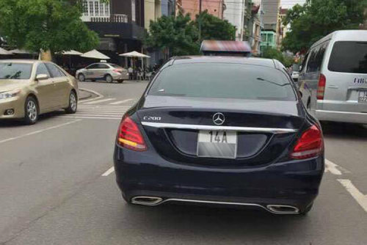 Xe sang Mercedes làm taxi ở Quảng Ninh