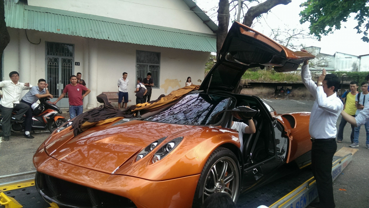 Siêu xe Pagani Huayra tái xuất trên đường phố Sài Gòn