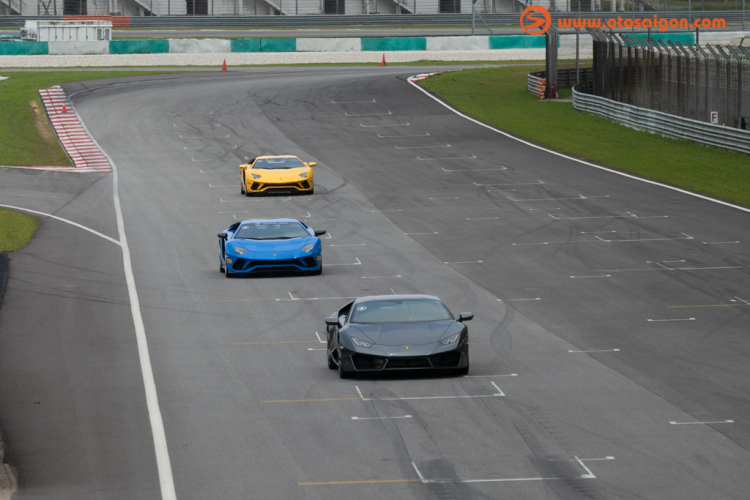 Trải nghiệm đạp ga lút sàn “siêu bò” Lamborghini Aventador S Trải nghiệm đạp ga lút sàn “siêu bò” Lamborghini Aventador S