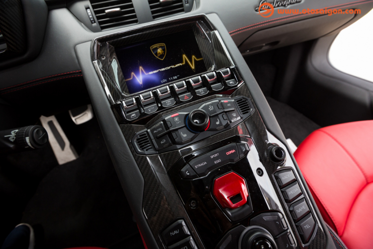 Trải nghiệm đạp ga lút sàn “siêu bò” Lamborghini Aventador S Trải nghiệm đạp ga lút sàn “siêu bò” Lamborghini Aventador S