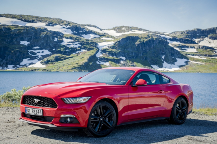 Ford Mustang lập kỷ lục xe thể thao bán chạy nhất thế giới