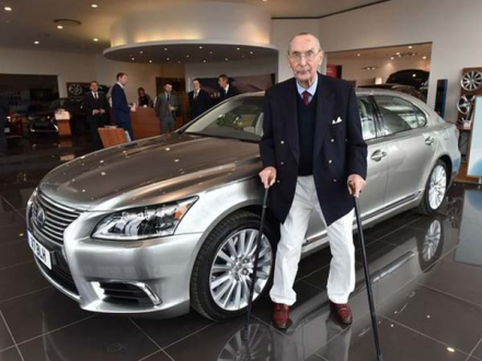26-1493192322-100-year-old-customer-gets-personalised-lexus-for-birthday-4.jpg