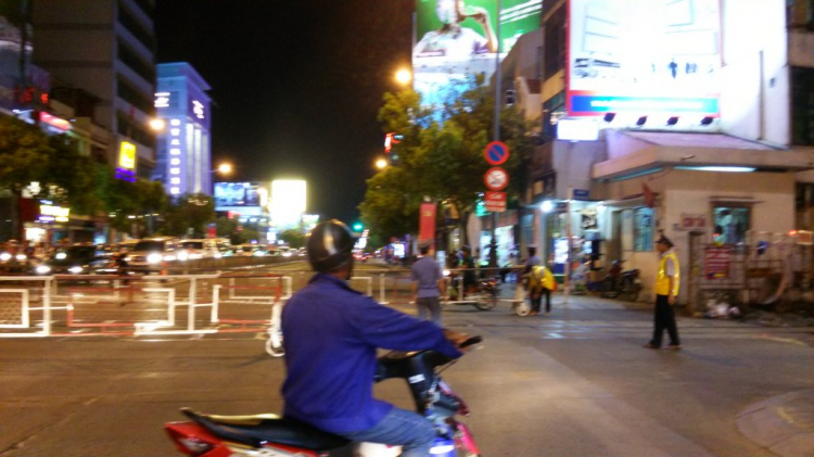 Rào chắn xe lửa trên đường Nguyễn Văn Trỗi ...