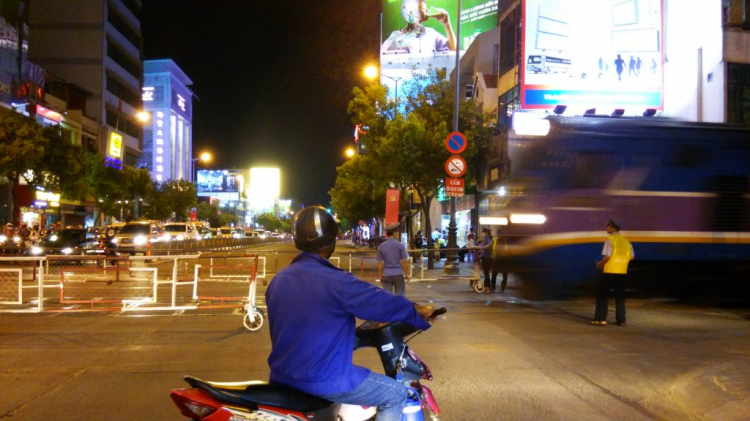 Rào chắn xe lửa trên đường Nguyễn Văn Trỗi ...