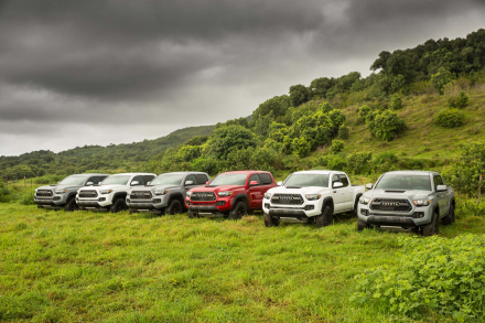 2017-Toyota-Tacoma-4x4-TRD-Pro-front-three-quarter-lineup-03-2.jpg