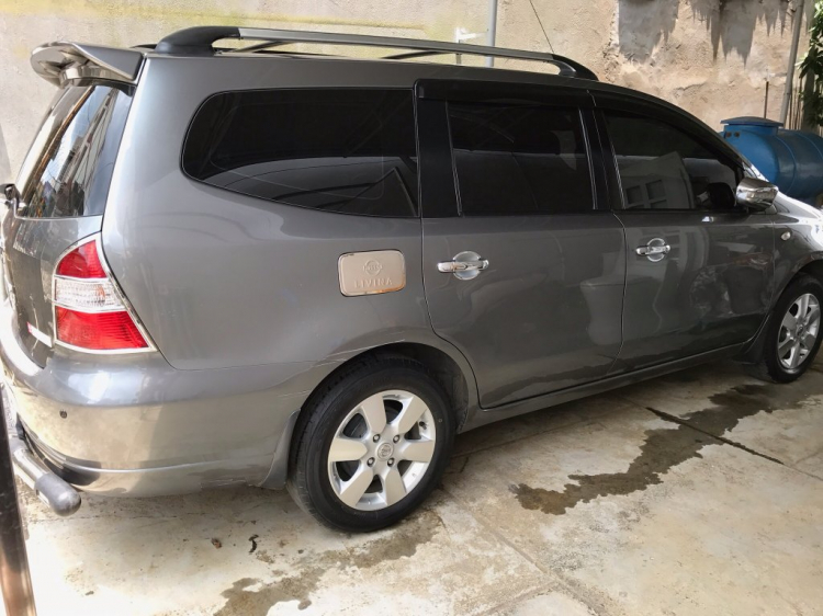 Tìm ace chơi xe Nissan Grand Livina