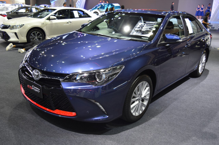 Toyota Camry bản ESport ở Thái đẹp như xe Mỹ