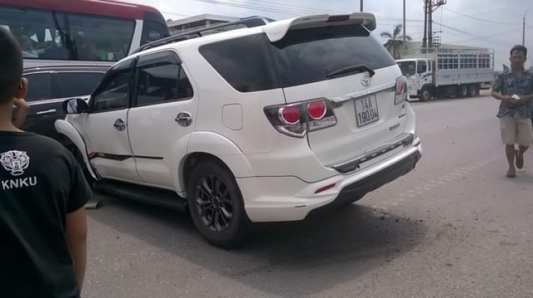 Test xe trực tiếp giữa 2 đối thủ cùng phân khúc.