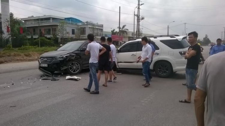 Test xe trực tiếp giữa 2 đối thủ cùng phân khúc.