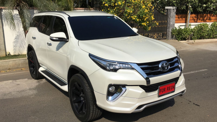 Xem Toyota Fortuner độ với bodykit 'Fiar' và mâm 20 inch