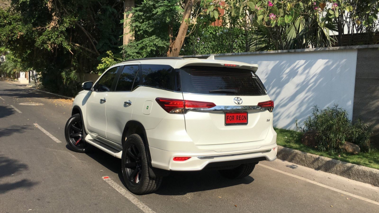 Xem Toyota Fortuner độ với bodykit 'Fiar' và mâm 20 inch