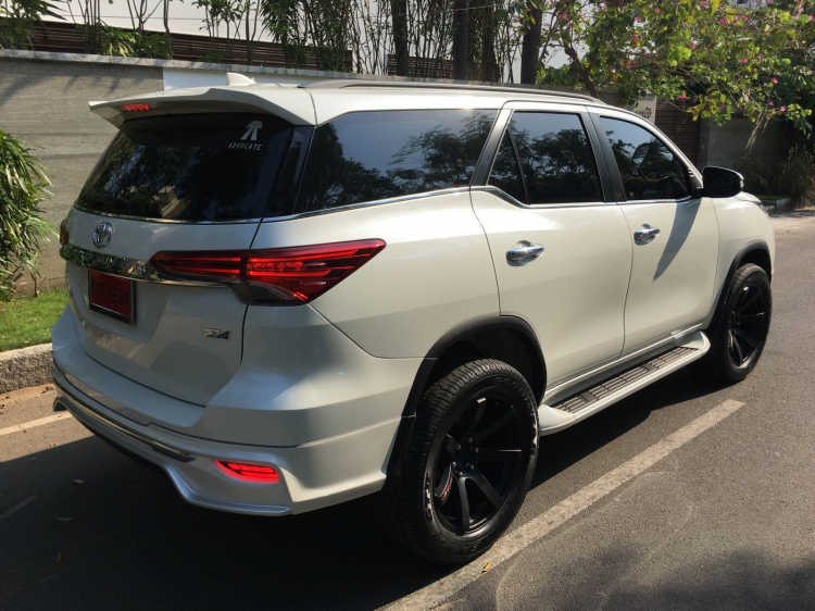 Xem Toyota Fortuner độ với bodykit 'Fiar' và mâm 20 inch