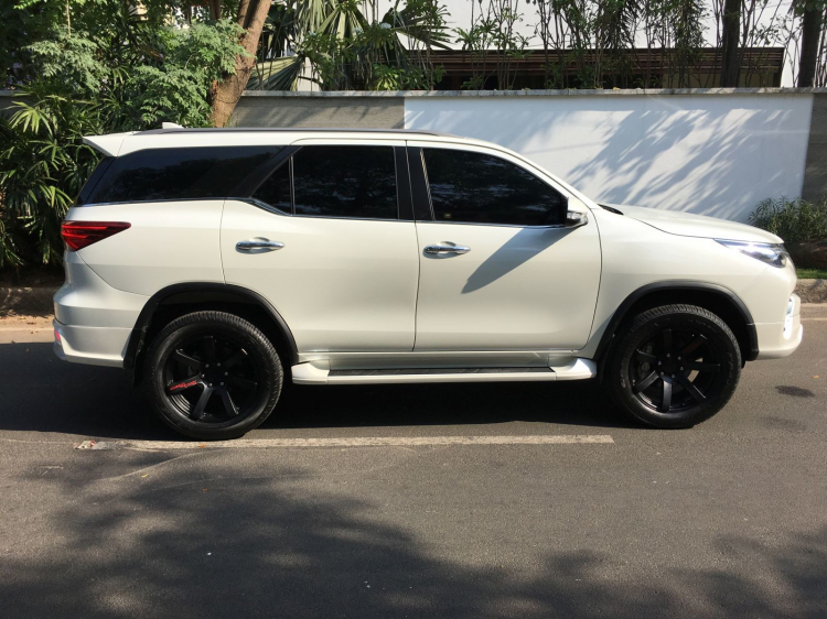 Xem Toyota Fortuner độ với bodykit 'Fiar' và mâm 20 inch