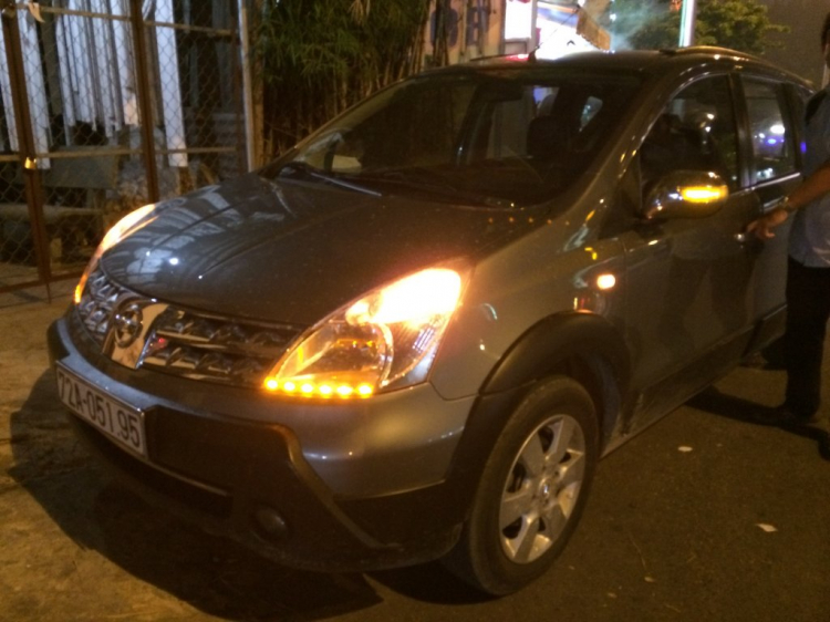 Tìm ace chơi xe Nissan Grand Livina