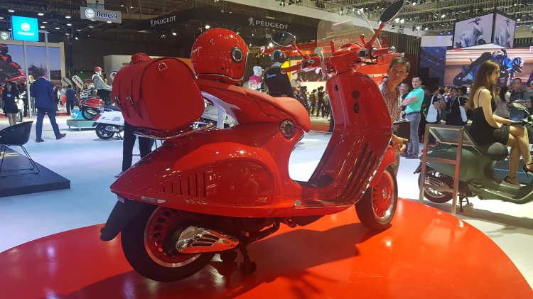 Vespa 946 Red đầu tiên về Việt Nam