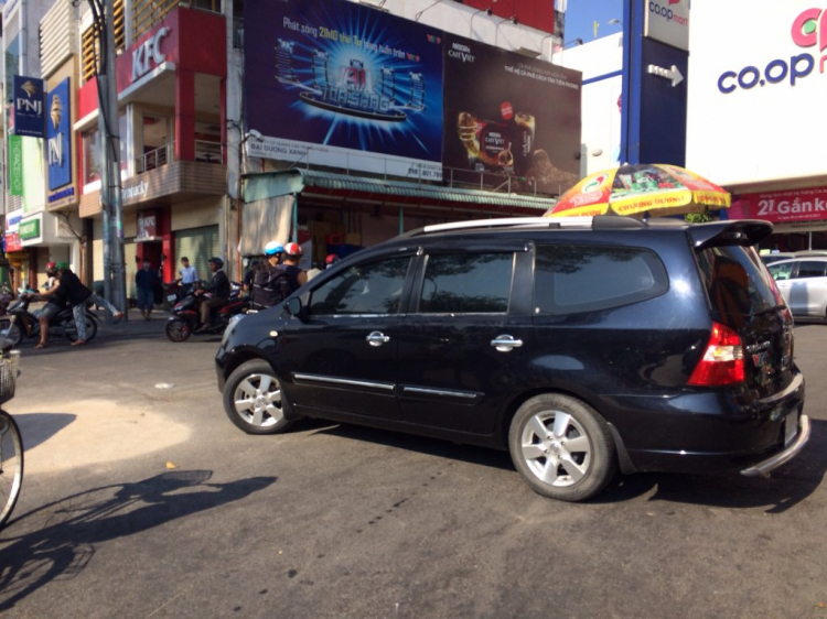 Tìm ace chơi xe Nissan Grand Livina Tìm ace chơi xe Nissan Grand Livina