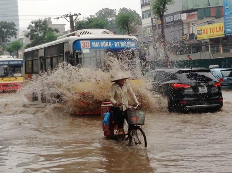 Lái xe trong mưa lớn, đôi điều chia sẻ!