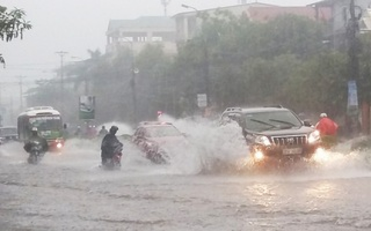 Lái xe trong mưa lớn, đôi điều chia sẻ!