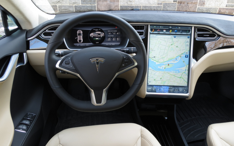 Tesla Model X bất ngờ về Việt Nam