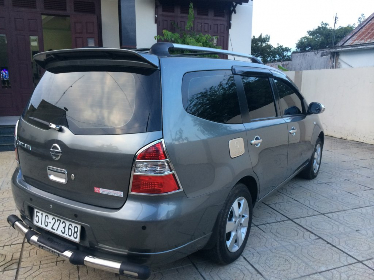 Tìm ace chơi xe Nissan Grand Livina