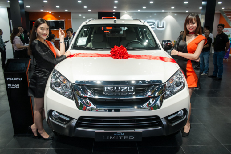 Isuzu làm mới nội thất mu-X Limited tại Việt Nam