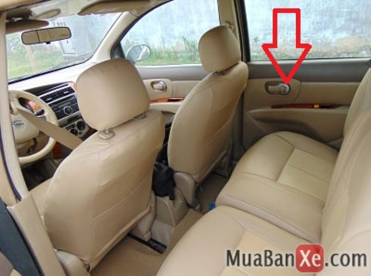 Tìm ace chơi xe Nissan Grand Livina