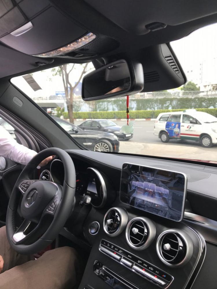 Nên mua C300 AMG 2016 hay E200 2017 các bác ?? Nên mua C300 AMG 2016 hay E200 2017 các bác ??