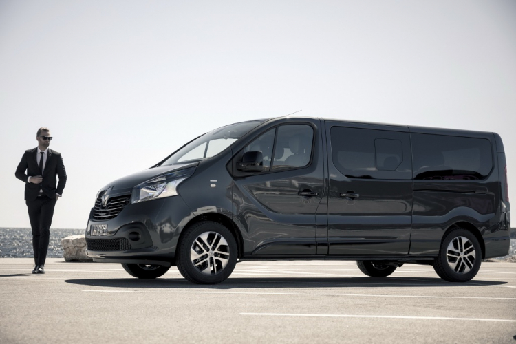2017-renault-trafic-spaceclass-11.jpg