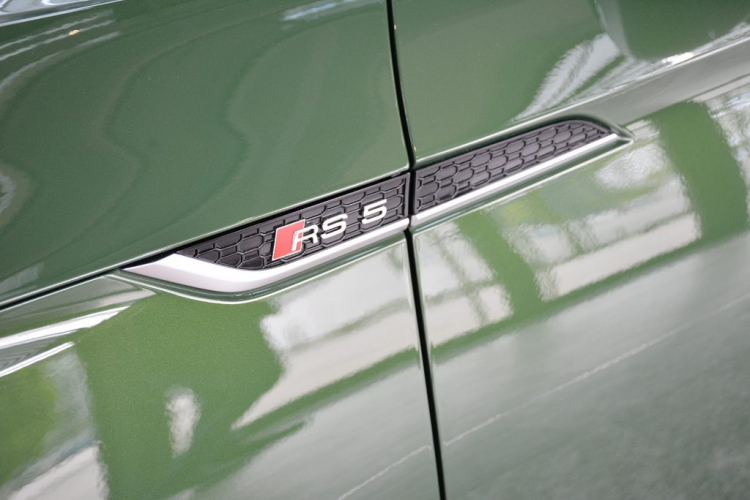 Cận cảnh Audi RS5 Coupe phiên bản "xanh đặc biệt"