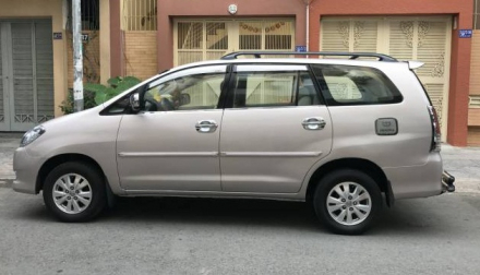 toyota-INNOVA-G-2009-3.jpg