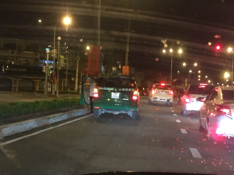 Xả bậy ở ngã tư phạt bao nhiêu?