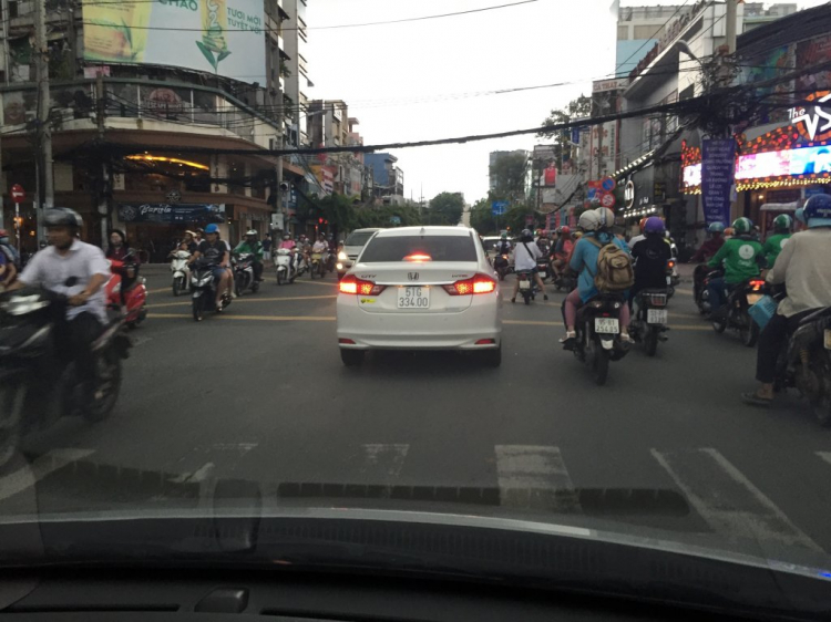 "Mắt võng" tại giao lộ CMT8 và VVT