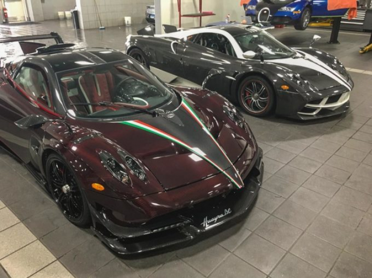 Pagani Huayra BC với thân xe Carbon đỏ cực độc xuất hiện