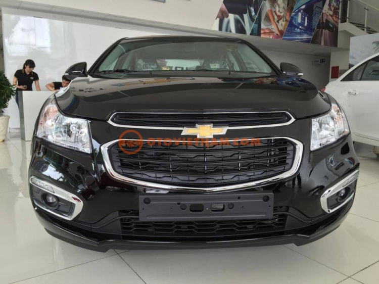 Chevrolet Cruze LT 2017,ưu đãi khủng trong tháng 5