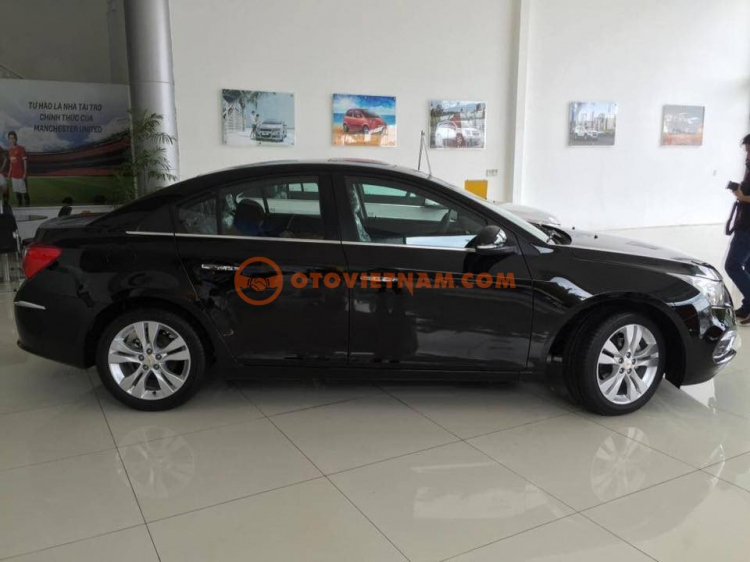 Chevrolet Cruze LT 2017,ưu đãi khủng trong tháng 5