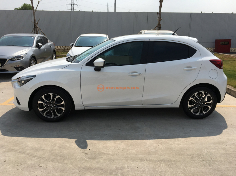 Showroom Mazda Bình Tân bán xe Mazda 2 5 cửa 2017