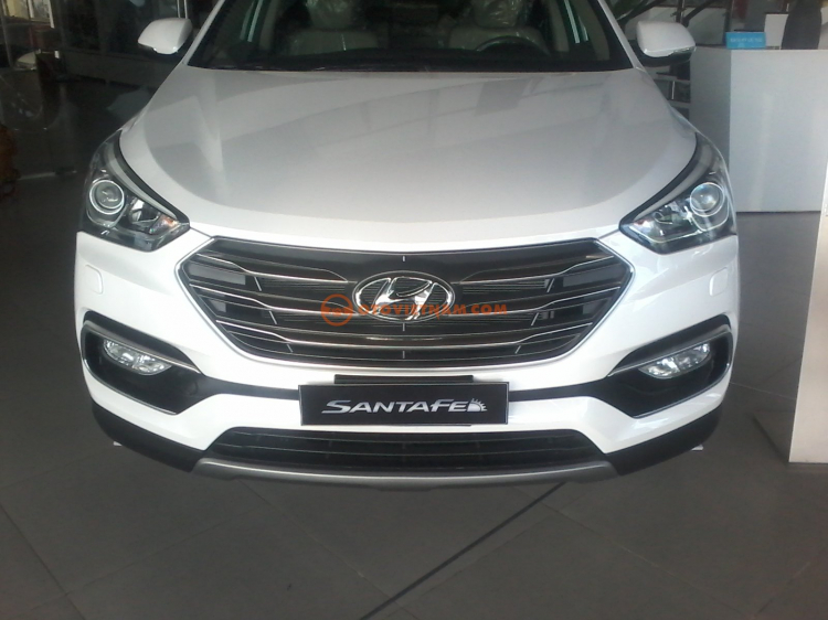 Hyundai Santafe 2.4AT giá hấp dẫn.