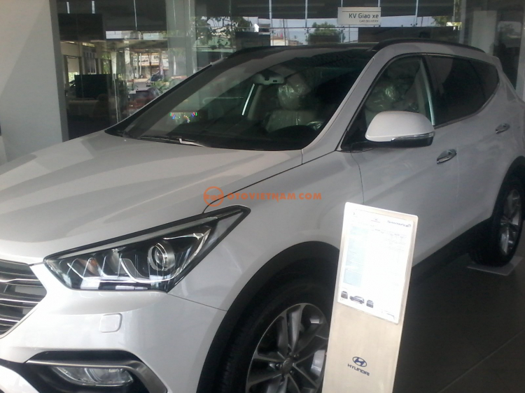 Hyundai Santafe 2.4AT giá hấp dẫn.